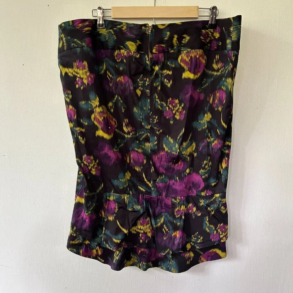 Torrid Tulip Skirt Womens Size 18 Black Floral‎ Dark Cottagecore Fairy Grunge